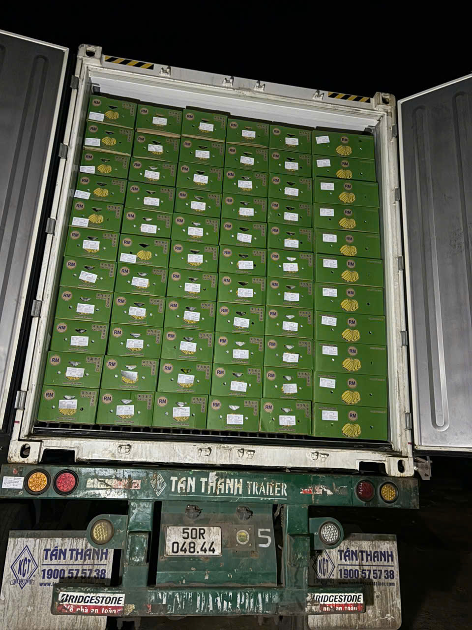 Loading containers